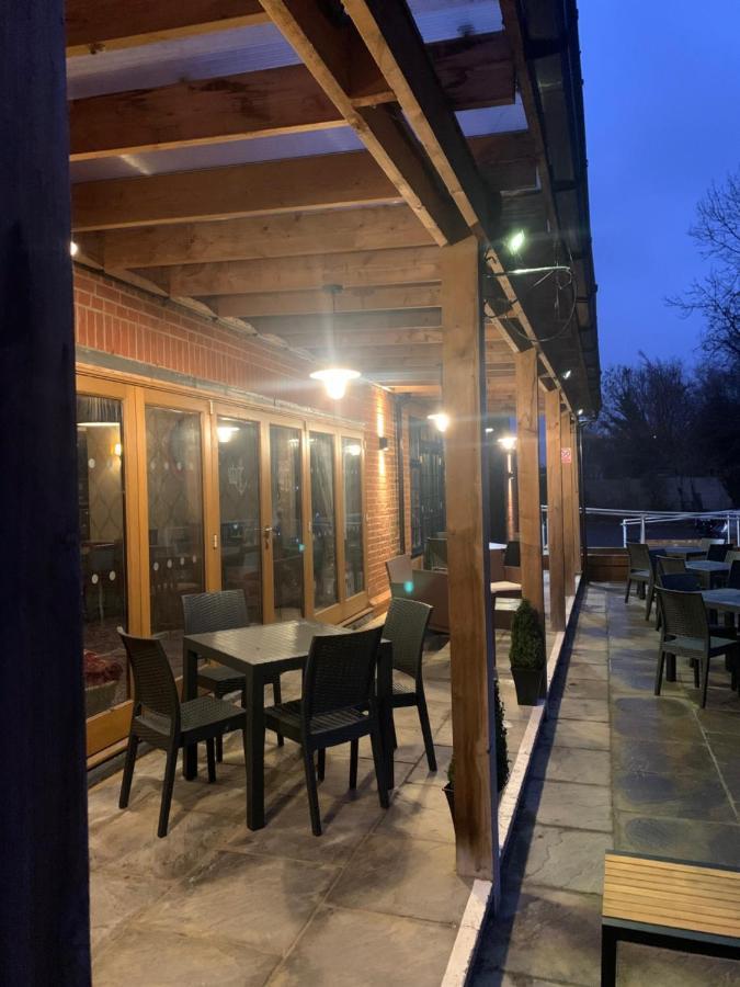 Hotel Crown & Anchor Woking Exteriér fotografie