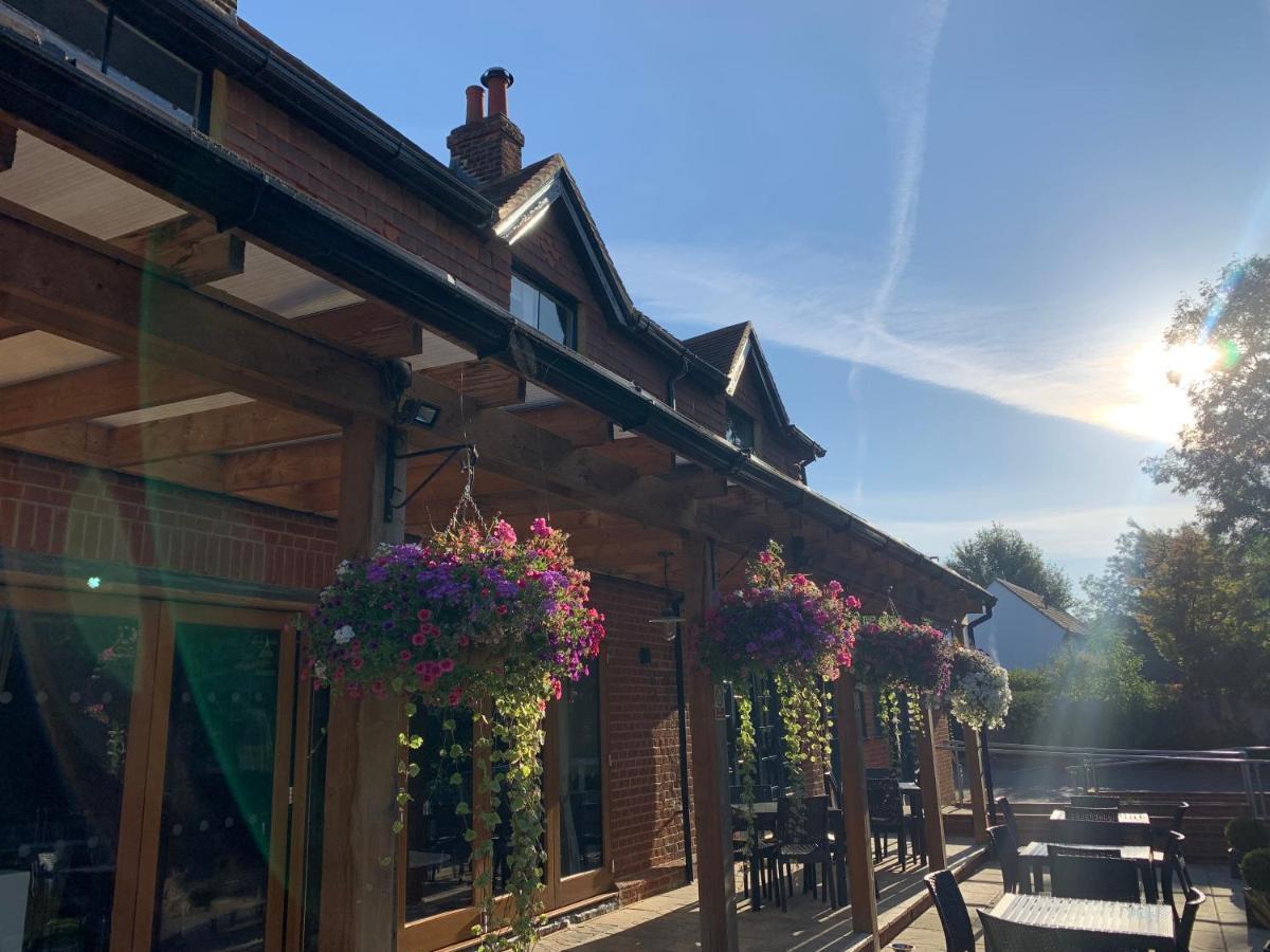 Hotel Crown & Anchor Woking Exteriér fotografie